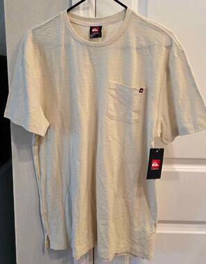 NWT 100% Cotton Quiksilver Pocket T-Shirt - Size M